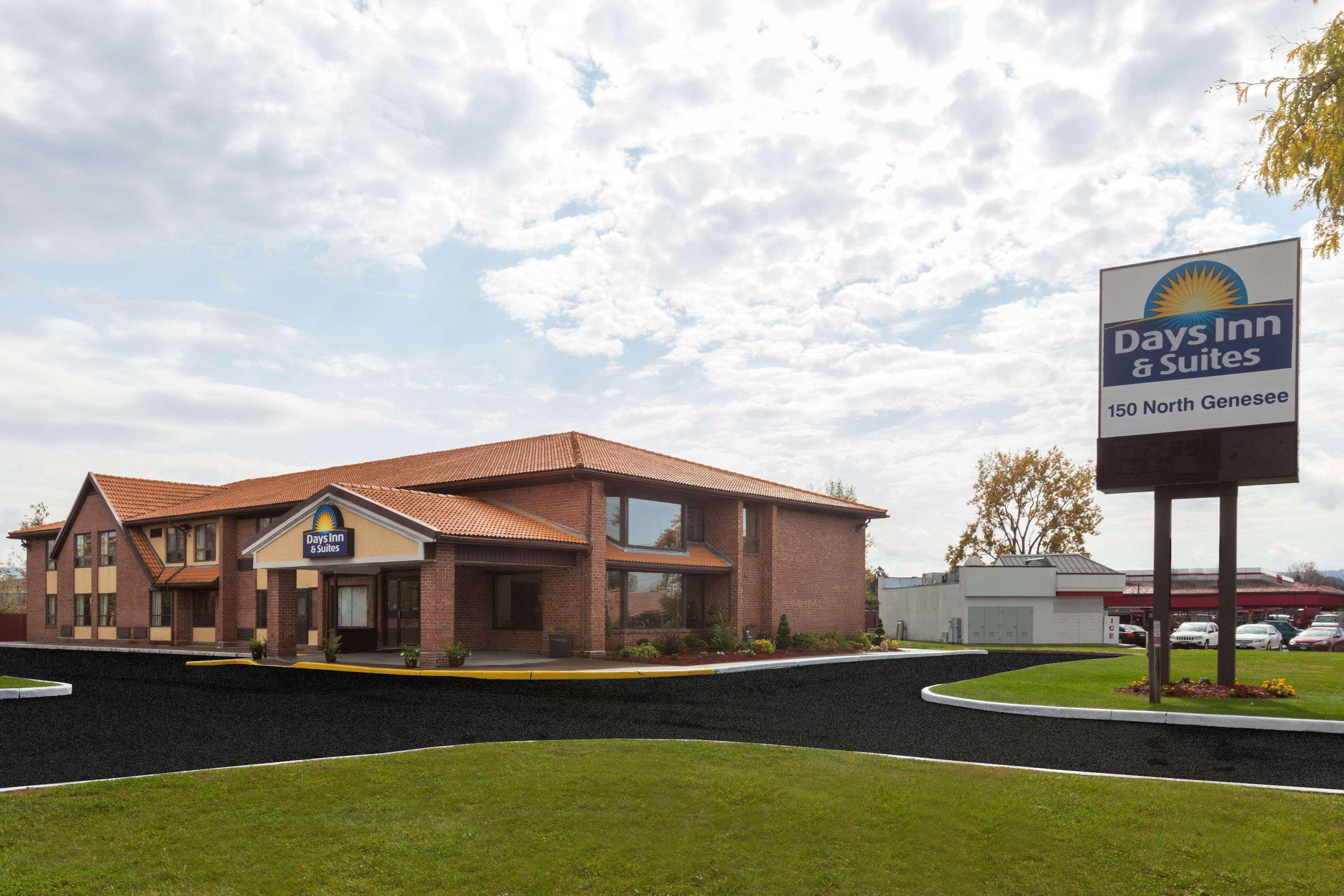 Days Inn By Wyndham Utica Exteriör bild